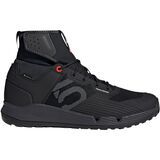 Core Black/Grey Three/Solar Red