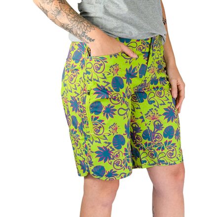 Savvy 11in Paisley Print Short - Women's