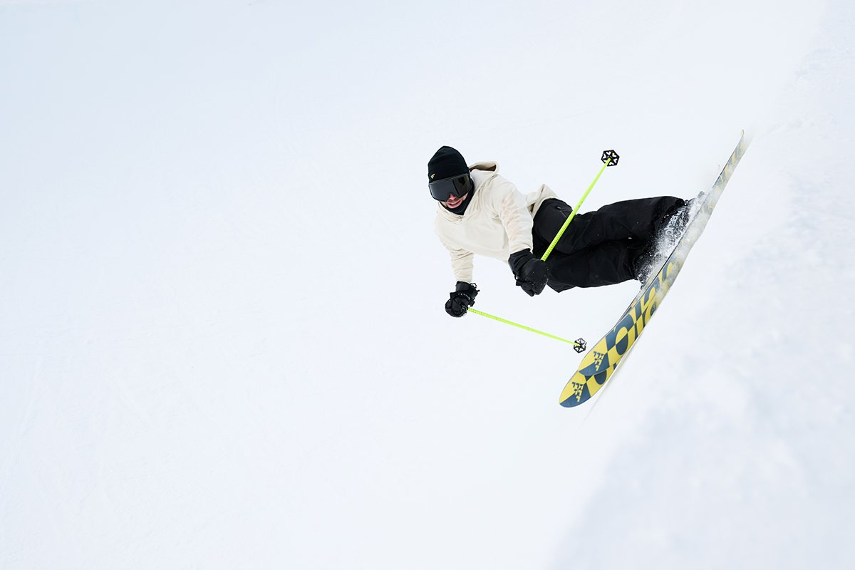 Skier in whiteout leaning into a turn